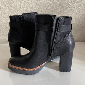 Naturalizer Cora Low Ankle Boot - Black Leather -- Size 5